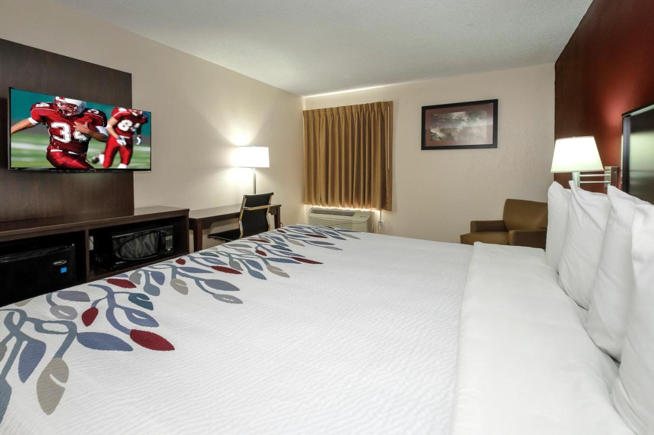 Red Roof Inn Хилсвилл Экстерьер фото