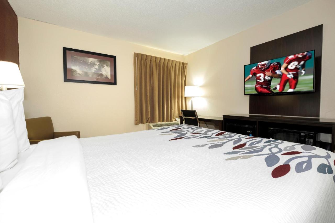 Red Roof Inn Хилсвилл Экстерьер фото