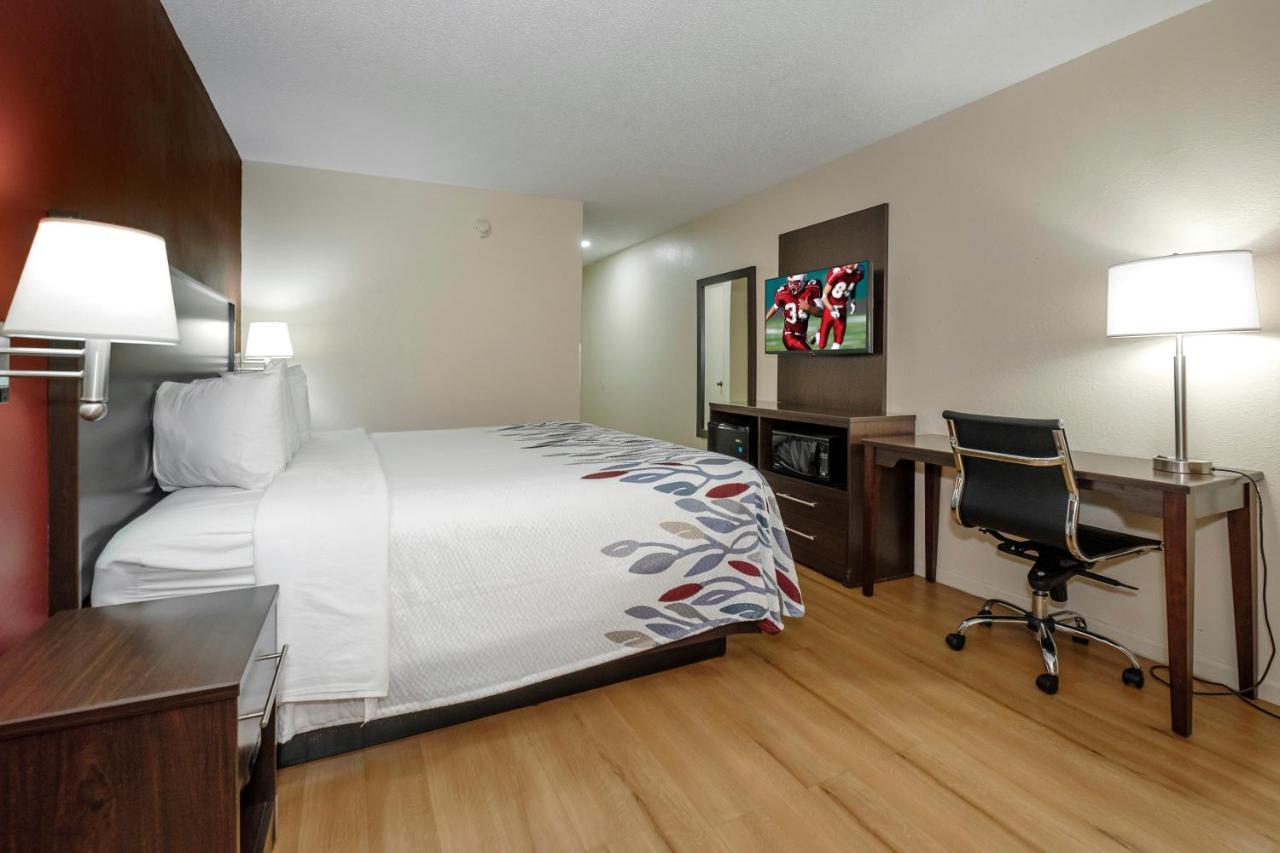 Red Roof Inn Хилсвилл Экстерьер фото