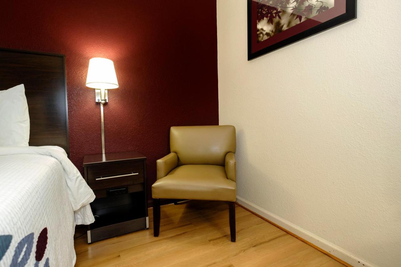 Red Roof Inn Хилсвилл Экстерьер фото