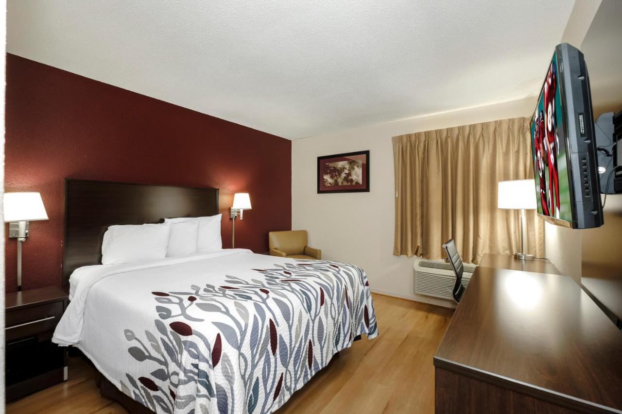 Red Roof Inn Хилсвилл Экстерьер фото
