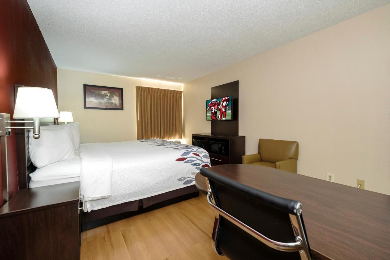 Red Roof Inn Хилсвилл Экстерьер фото
