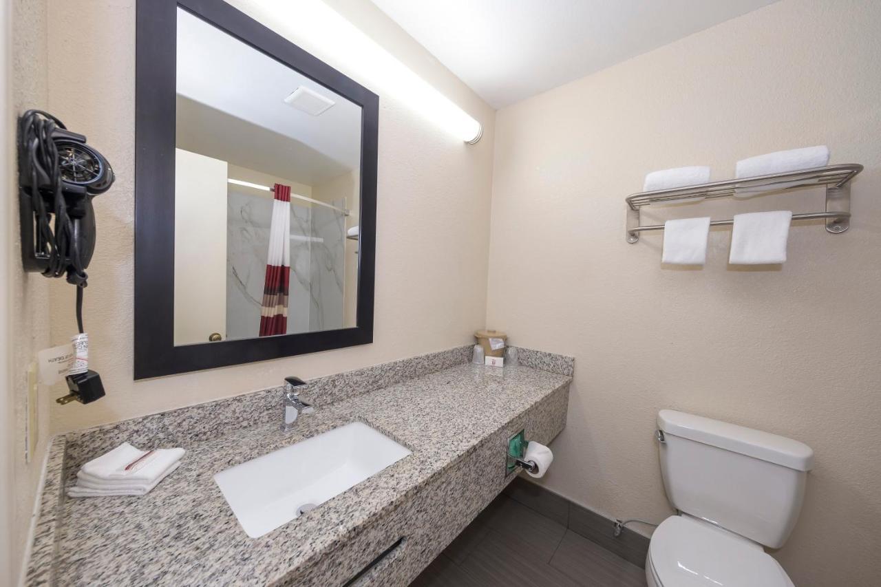 Red Roof Inn Хилсвилл Экстерьер фото