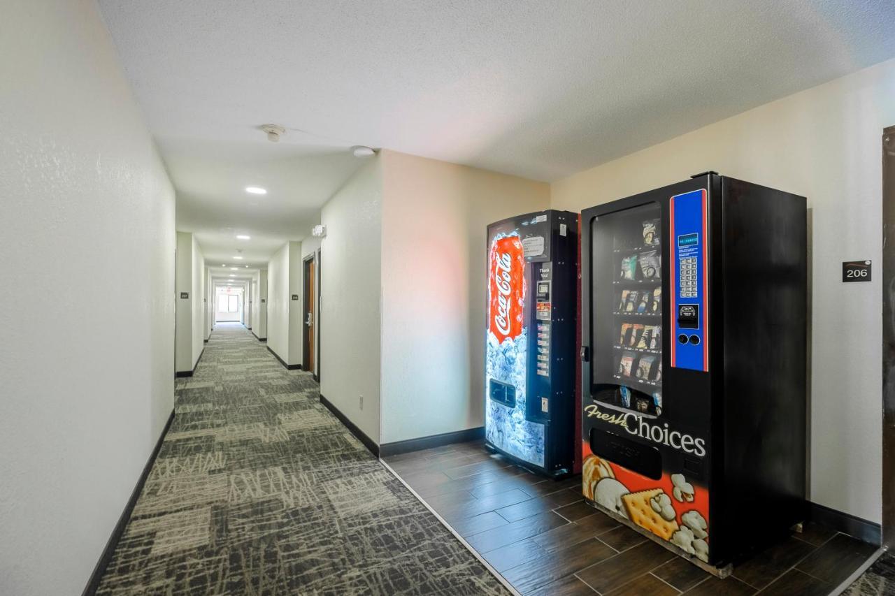 Red Roof Inn Хилсвилл Экстерьер фото