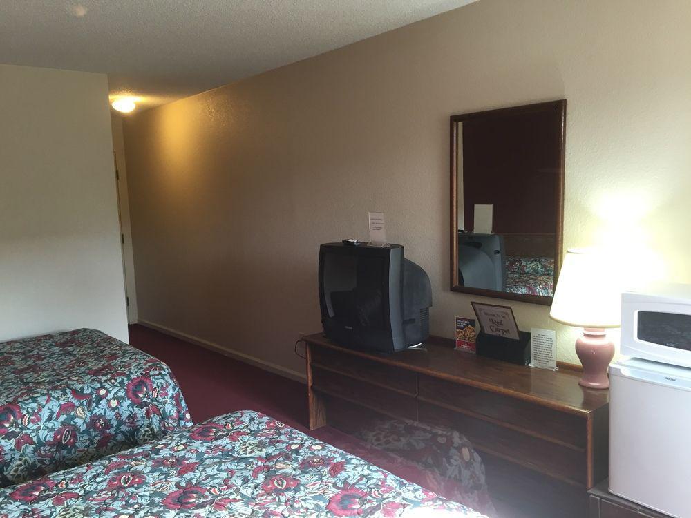 Red Roof Inn Хилсвилл Экстерьер фото