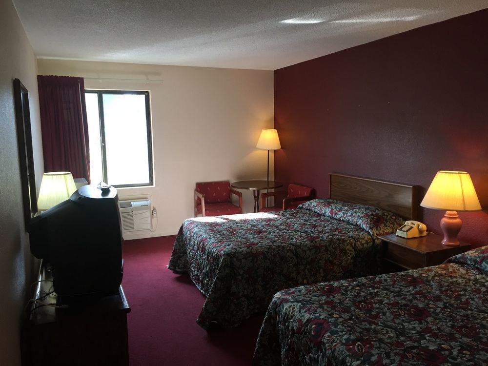 Red Roof Inn Хилсвилл Экстерьер фото