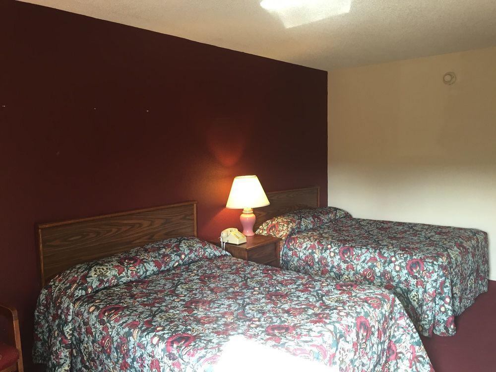 Red Roof Inn Хилсвилл Экстерьер фото